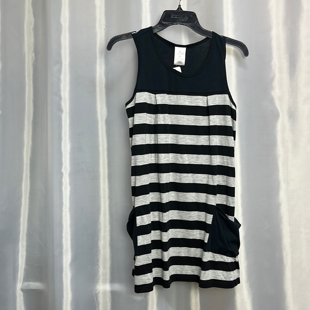 Cute dress with 2 pockets.  New but no tags